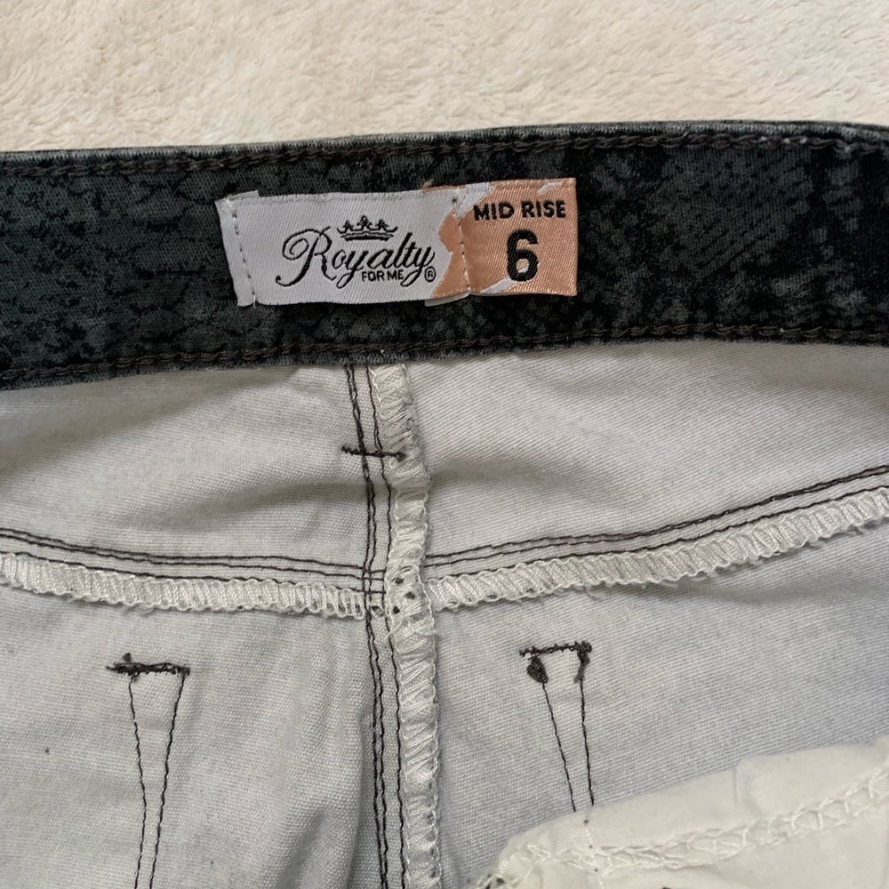 Royalty For Me Python Print Mid Rise Pants Size 6 - Picture 16 of 17